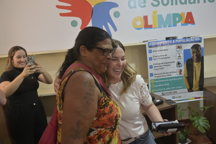 Fundo Social entrega óculos de grau a 30 moradores